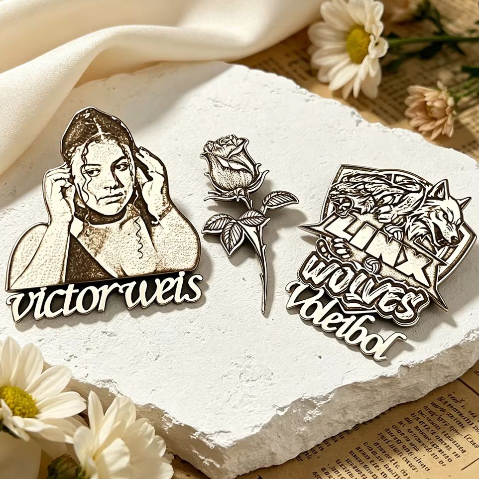 Men Accessories Unique - Spersonalizowana broszka męska z portretem, różą